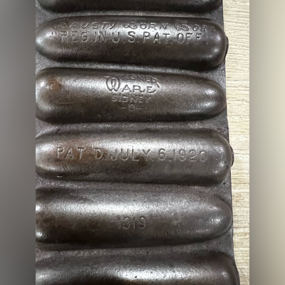 Vintage Cast Iron Cornbread Pan - Picture 4 of 7